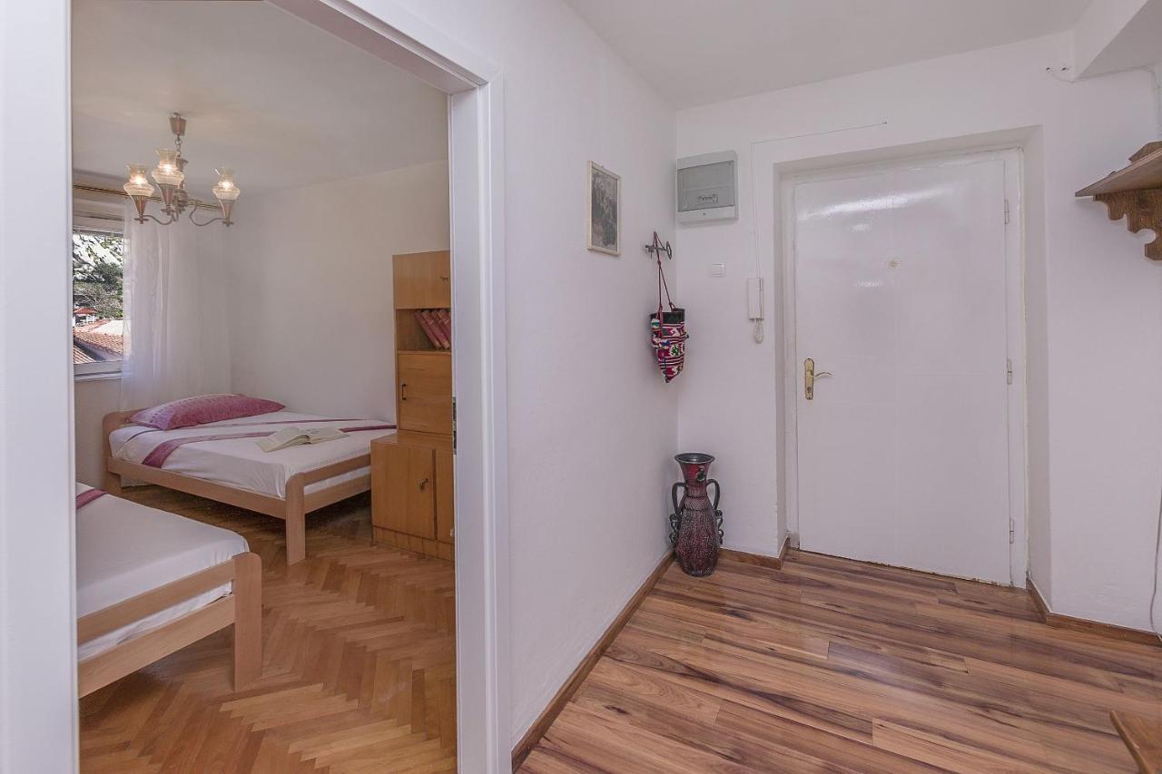 Apartment Nansy Omis Exterior photo