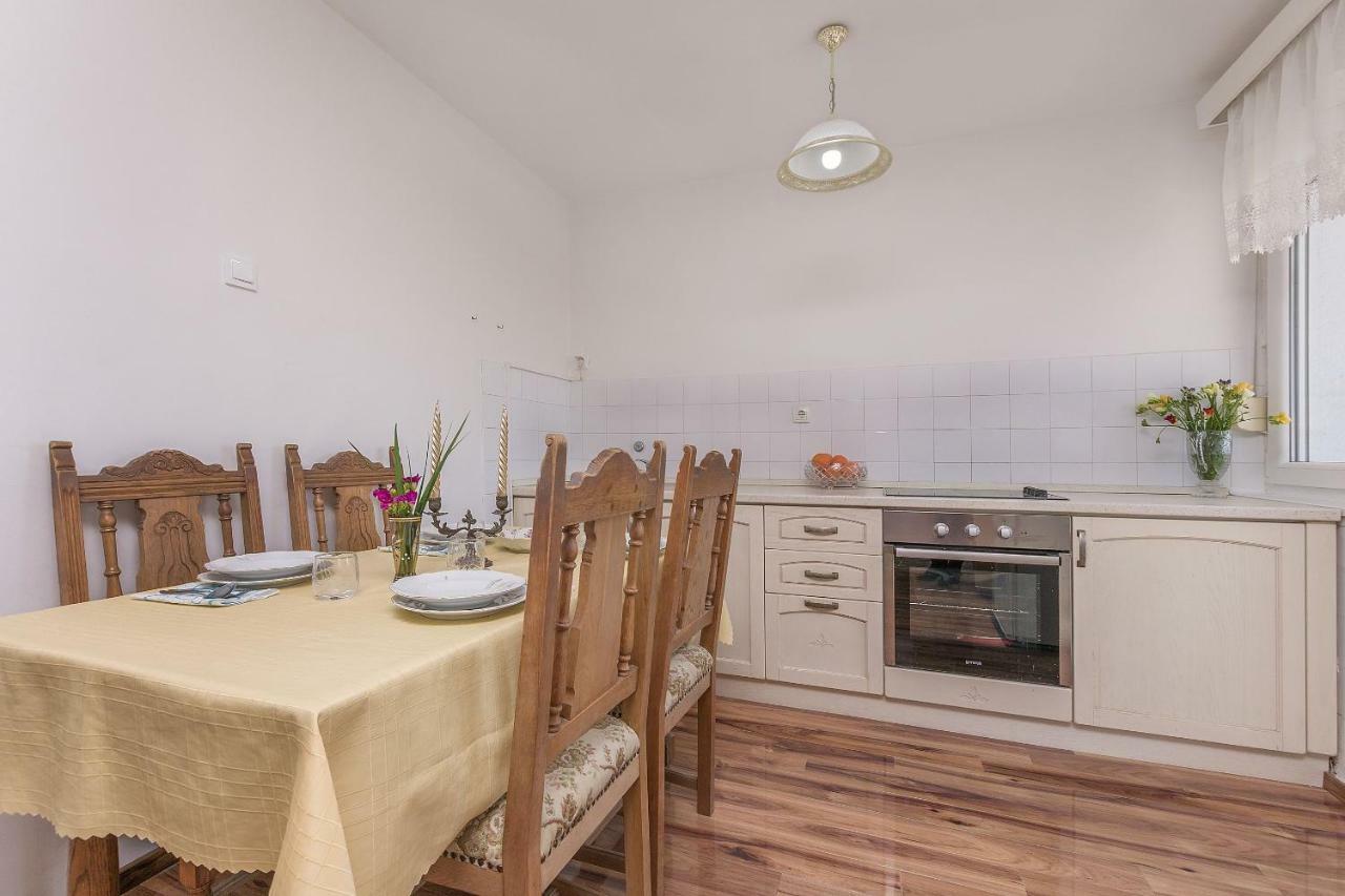 Apartment Nansy Omis Exterior photo